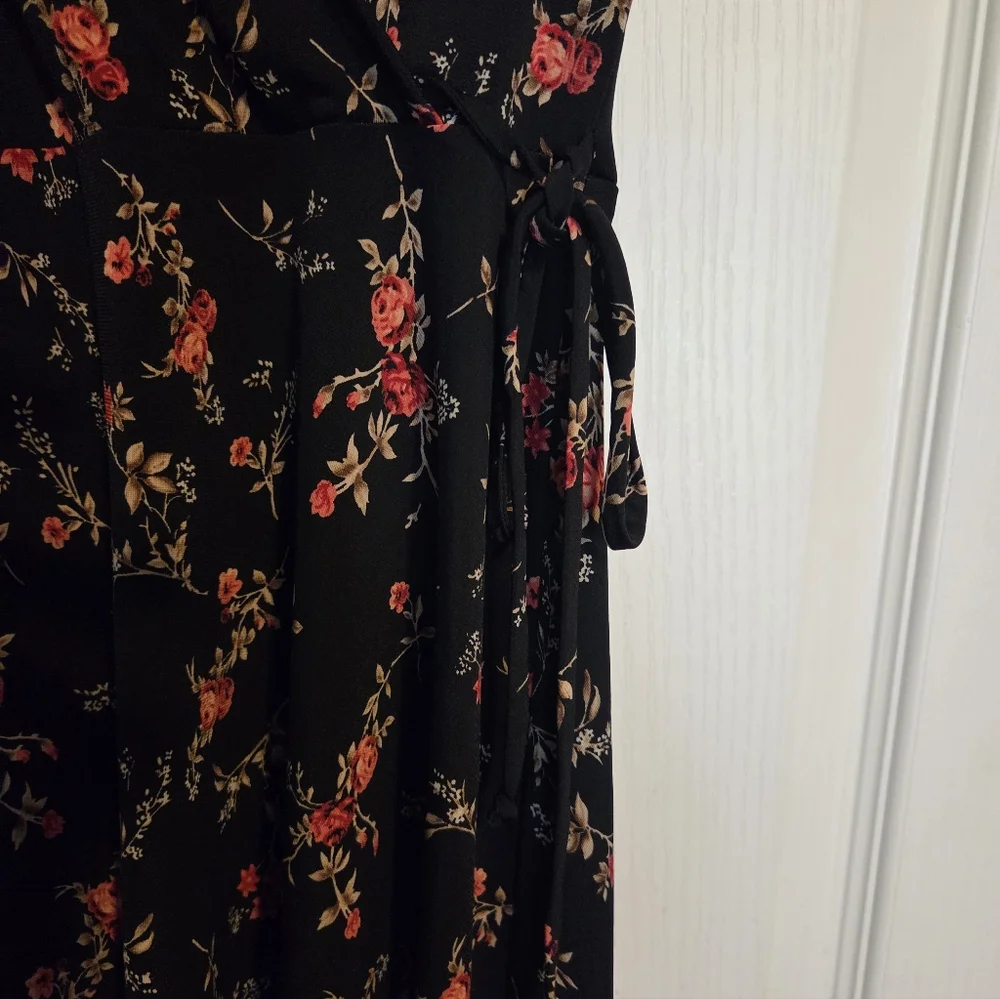 Kaileigh Dark Floral Wrap Mini Dress Size M - Picture 4 of 10
